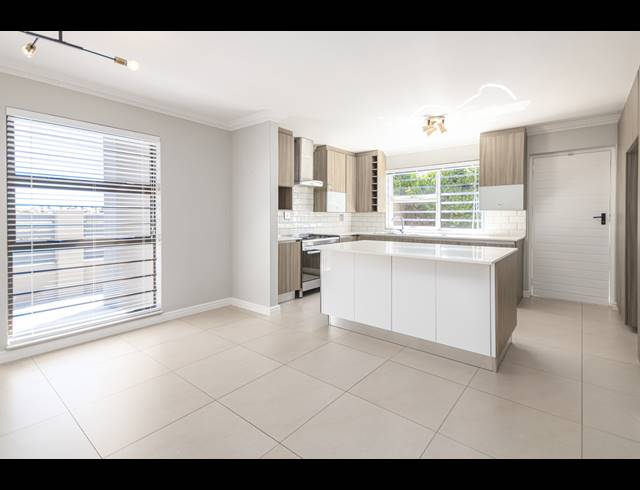 3 BEDROOM FREESTANDING SOLD IN BLOUBERG RISE